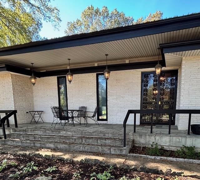 Covered front porch, SLATE flooring.  A turn around for your guest to pull right up!!