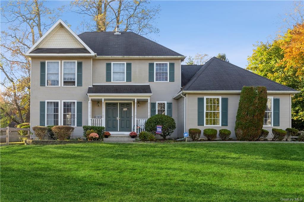 View of front of property featuring a front lawn