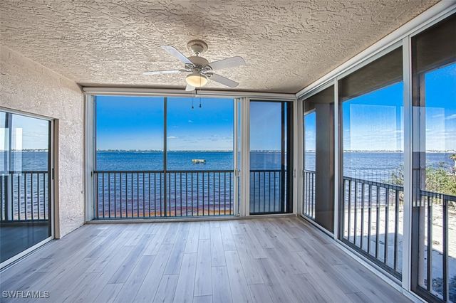 $899,900 | 14811 Laguna Drive, Unit 202 | Iona