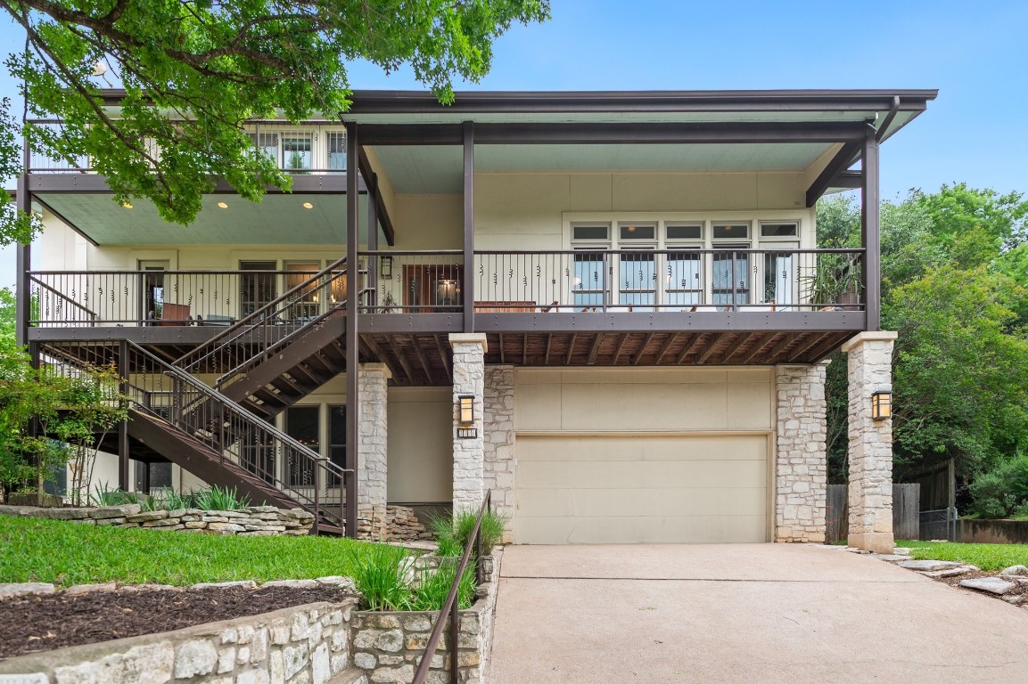 Front of house with 2 car garage