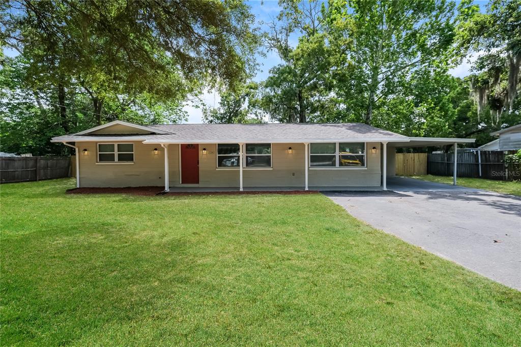 a view of a house with a backyard