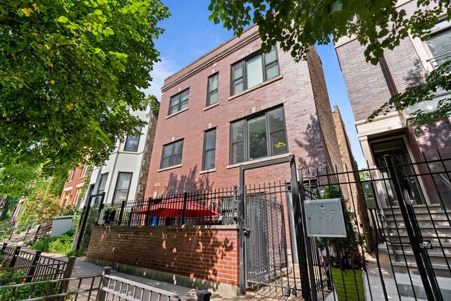 $385,000 | 1525 North Claremont Avenue, Unit 1A | Wicker Park