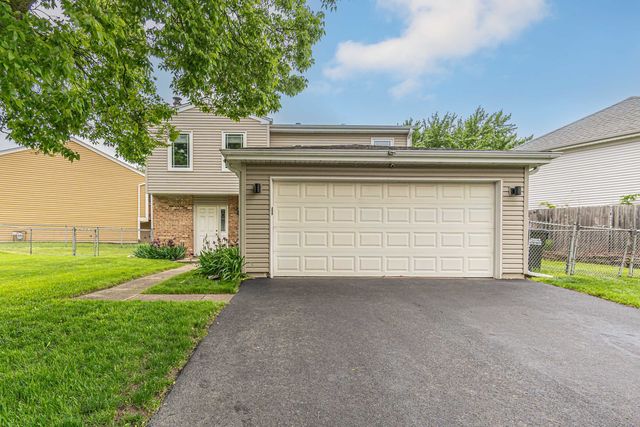 $349,000 | 990 Woodside Drive | Roselle Village