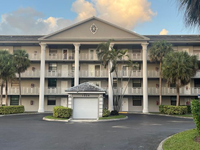 $289,900 | 1504 Whitehall Drive, Unit 406 | Pine Island Ridge