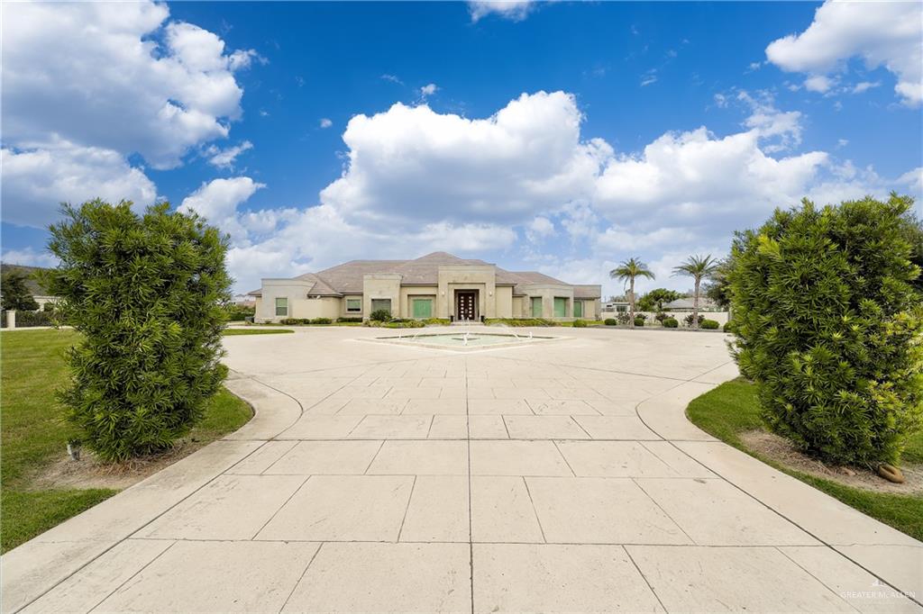 a view of multiple houses with yard