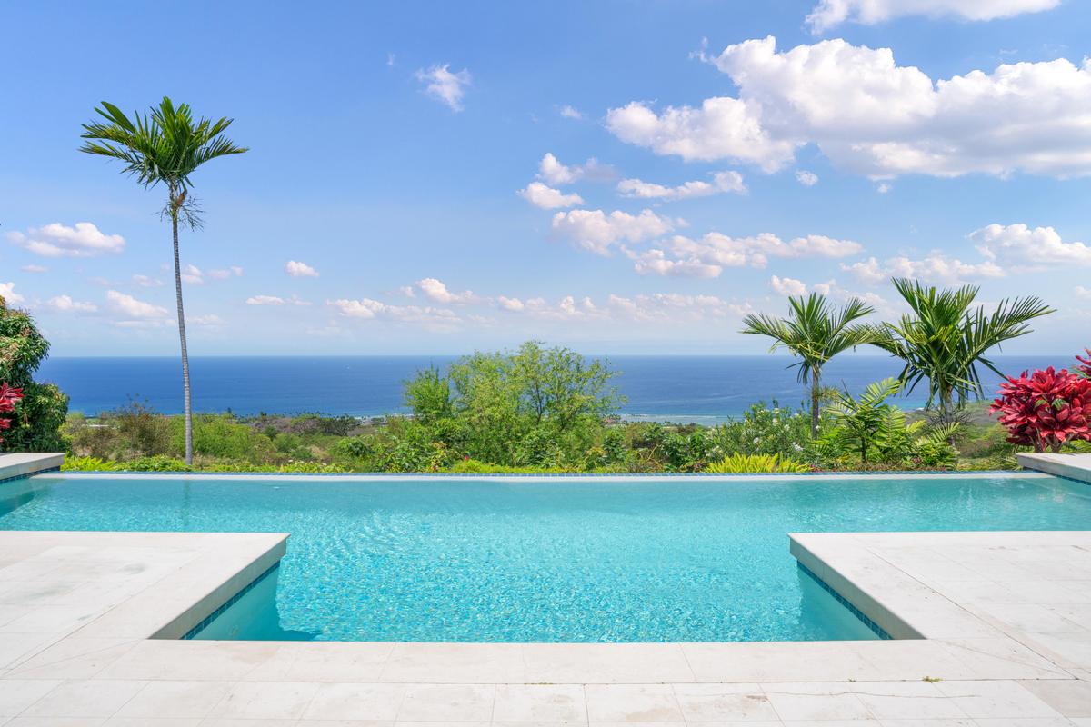 Lanai, Pool, Ocean... palm trees