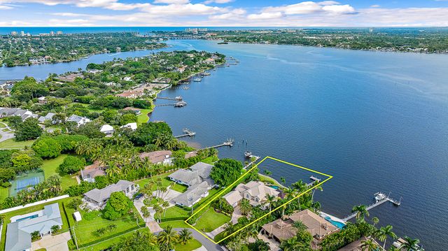 $9,500,000 | 20 Yacht Club Place | Tequesta