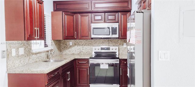 $2,500 | 1285 West 41st Street, Unit 4A3 | Hialeah