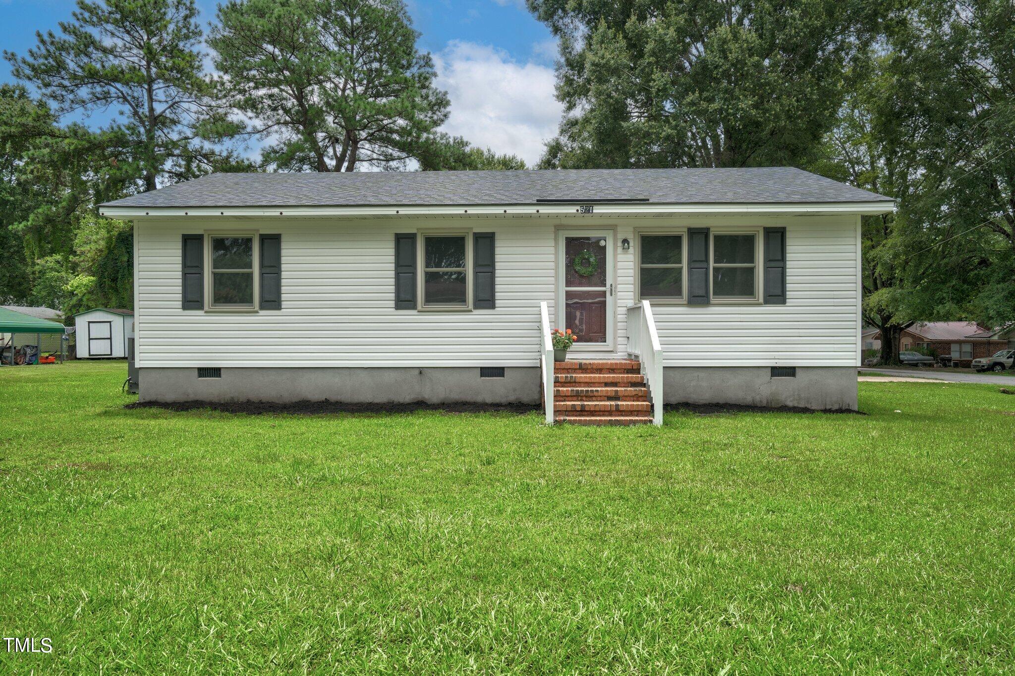 a view of a house with a backyard