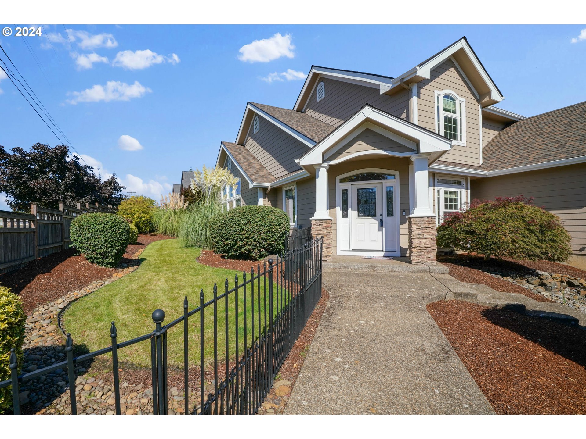 a view of house and outdoor space