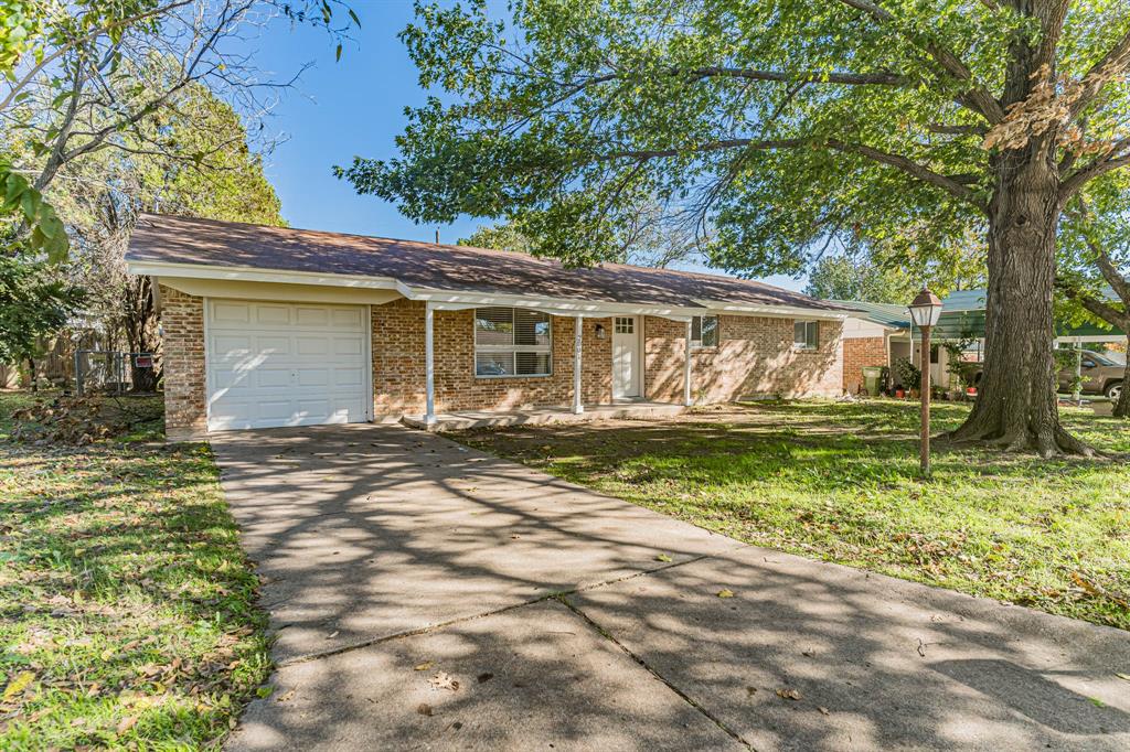 a view of house with backyard