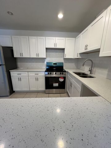 $2,200 | 4129 Northwest 88th Avenue, Unit 202 | Royal Land