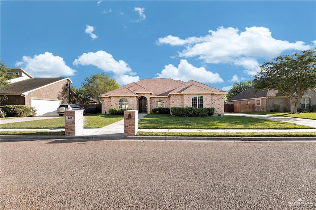 View of front facade with a front lawn and a garage