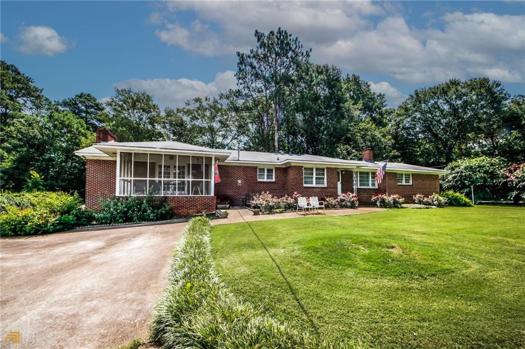 a front view of a house with yard porch and livingroom