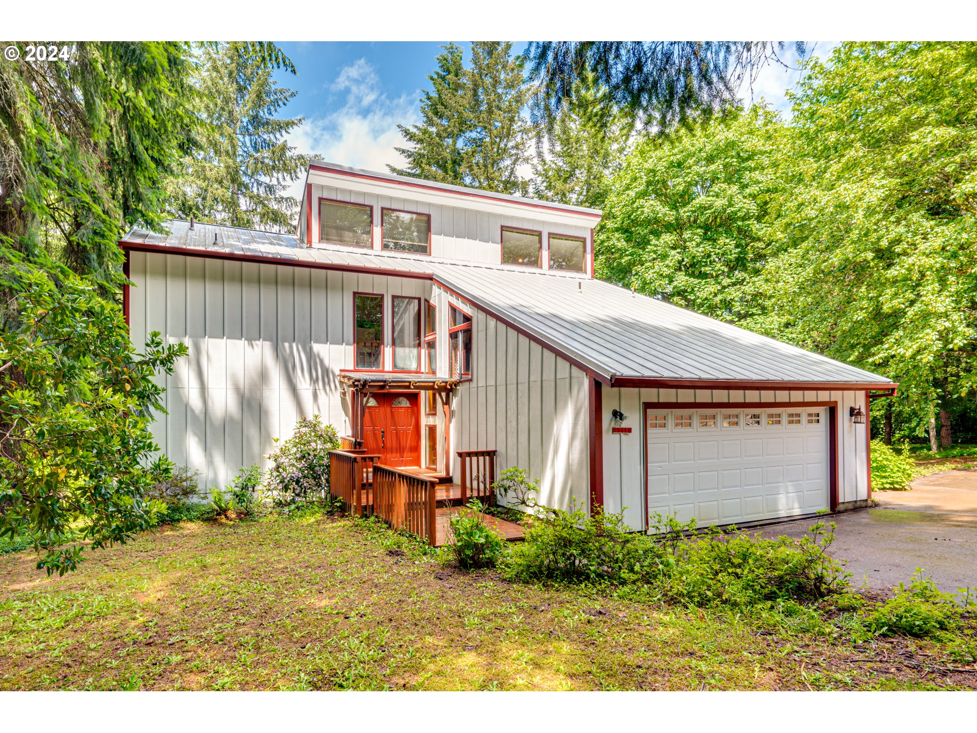 a view of front of house with a yard