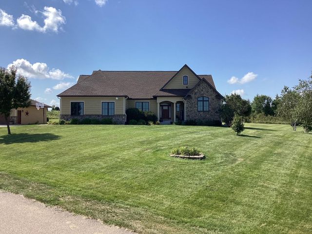 $599,900 | 72111 221st Street | Manchester Township - Freeborn County