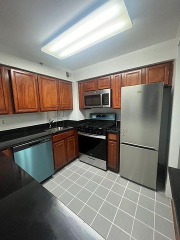 $3,200 | 14-56 31st Drive, Unit 7C | Astoria