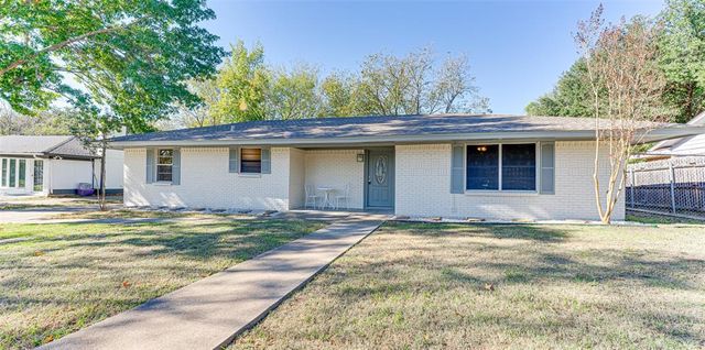 $289,000 | 1213 Sunset Drive | Ennis