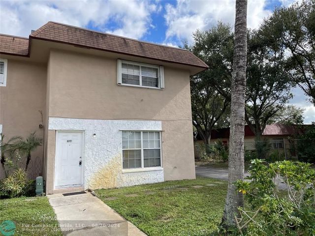 $2,000 | 7944 Kimberly Boulevard, Unit 105 | Lauderdale North Park