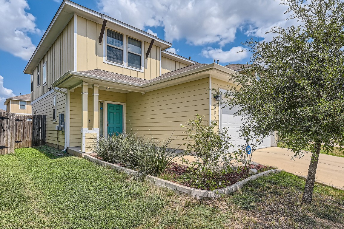 Adorable 2 story home in Buda, TX.