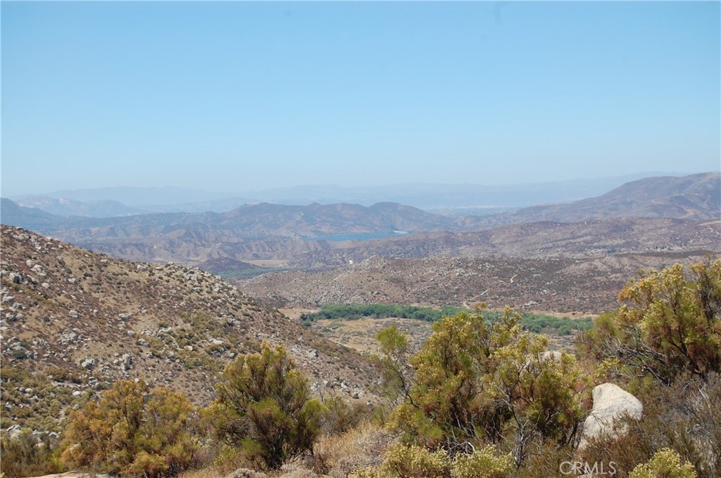 An incredible view of the valley and the lake.