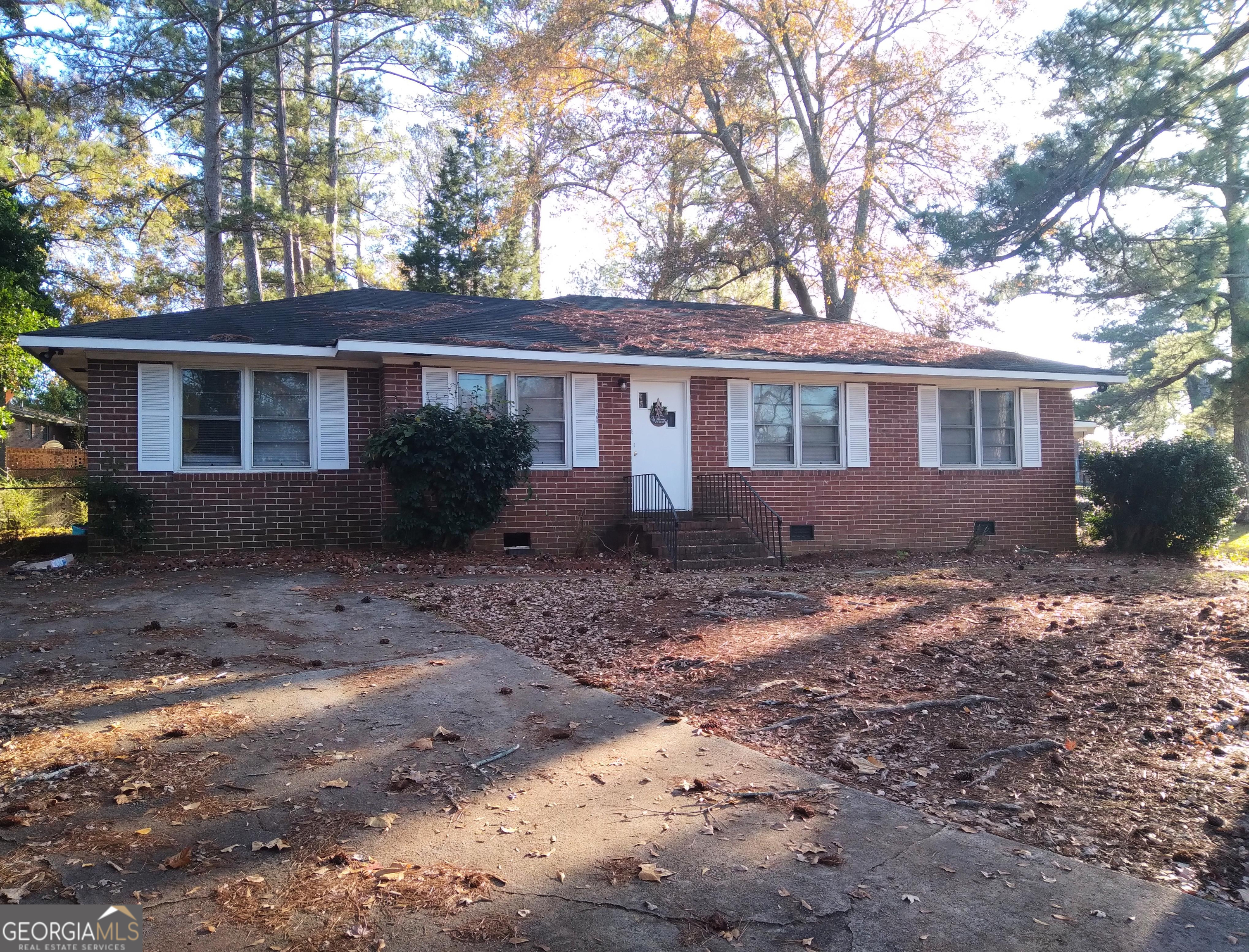 a view of house with a backyard