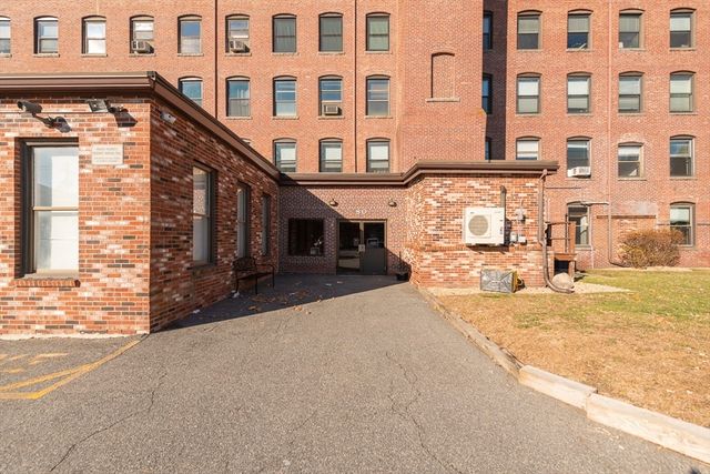 $325,000 | 80 Foster Street, Unit 502 | Peabody Town Center