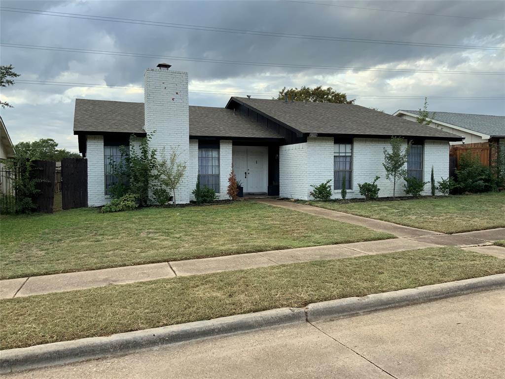 Single story home with a front lawn