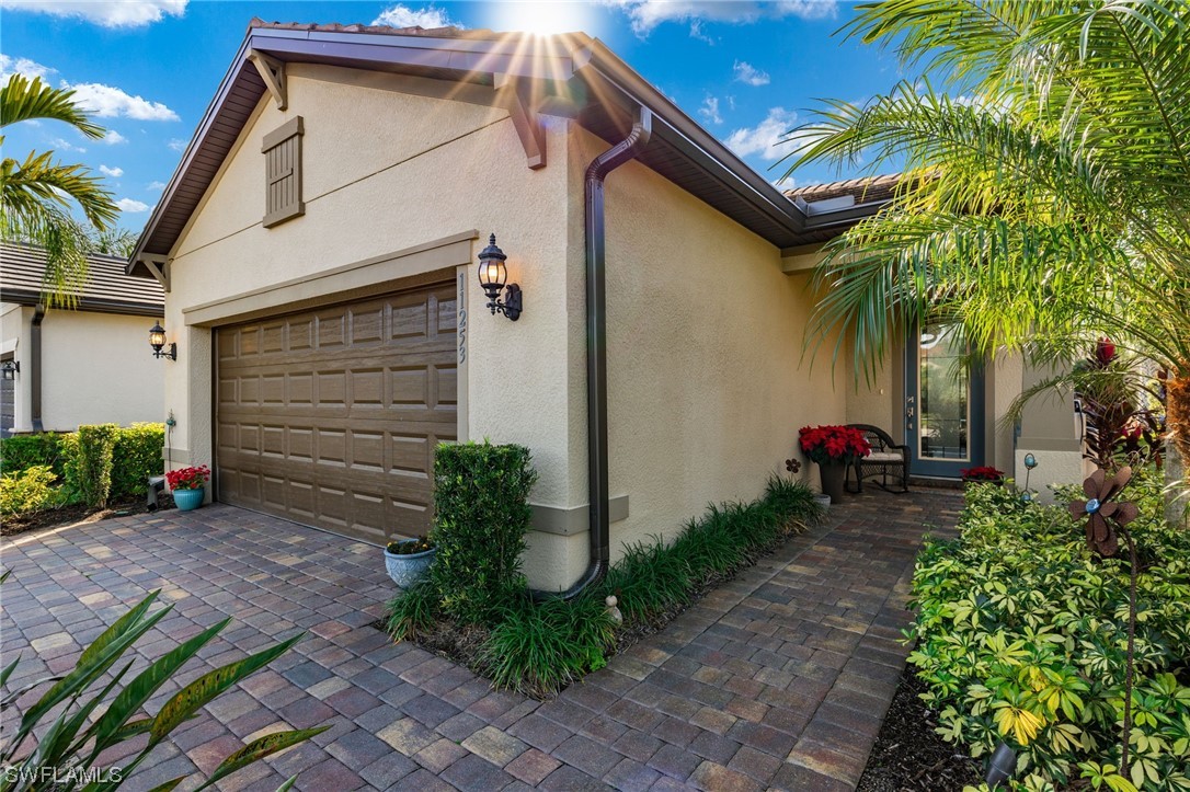 a view of a house with a backyard