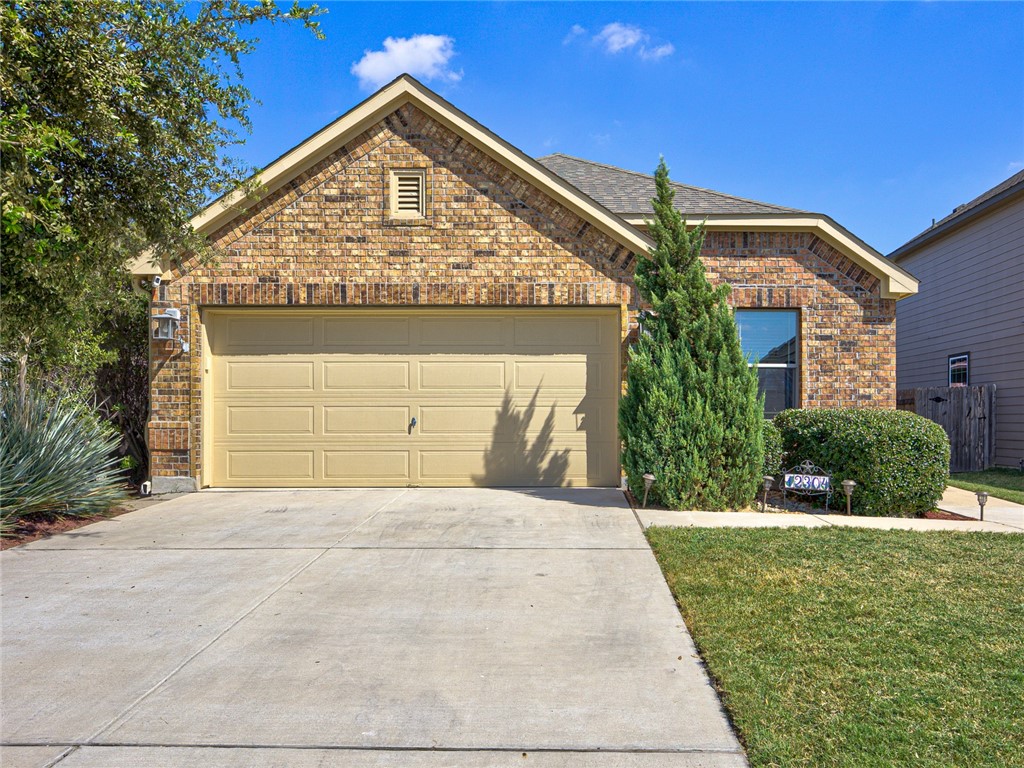 4 bedroom home in Del Valle