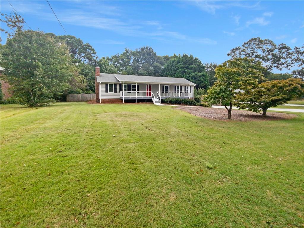 a view of a house with a yard