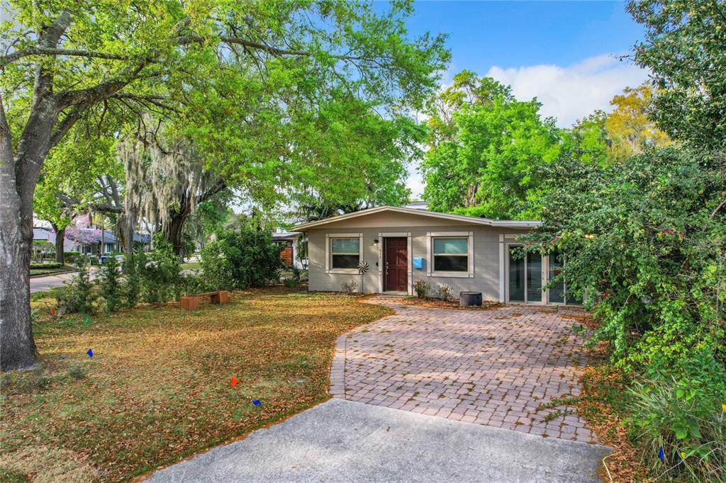 Located in the heart of Winter Park in a million dollar neighborhood