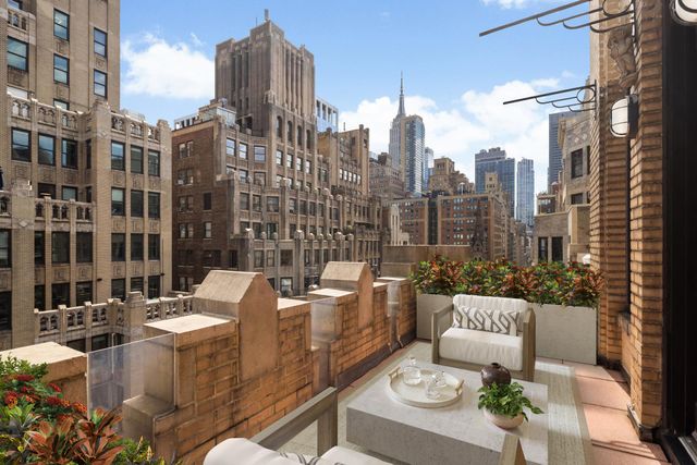 $2,995,000 | 252 West 30th Street, Unit 12 | Chelsea