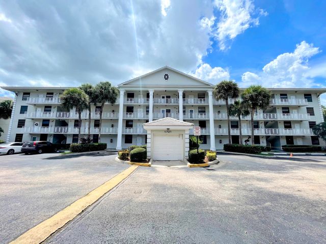 $2,600 | 1721 Whitehall Drive, Unit 303 | Pine Island Ridge