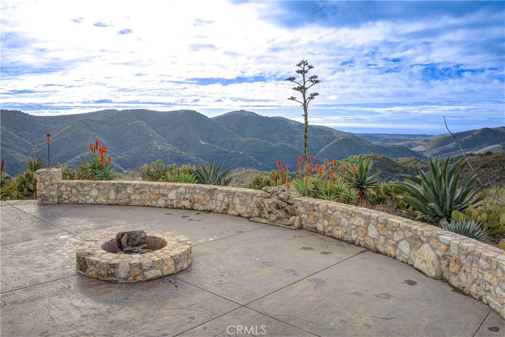 a picture of a table and chairs in patio