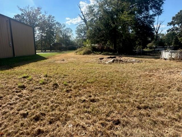 a view of a yard with a fountain