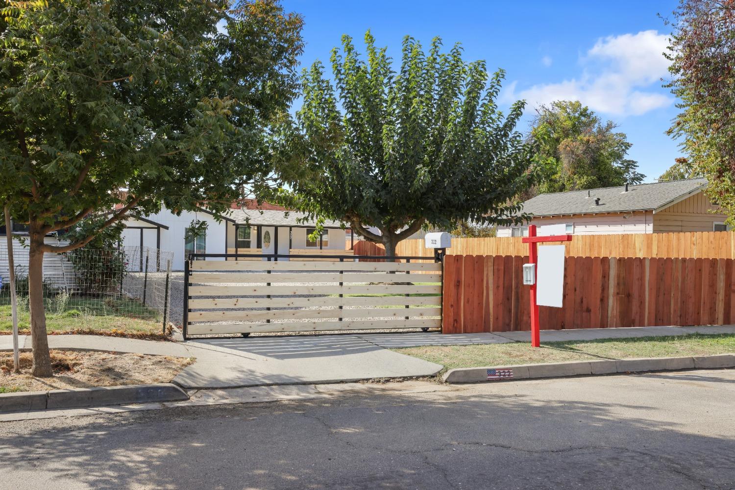 a view of a house with a backyard