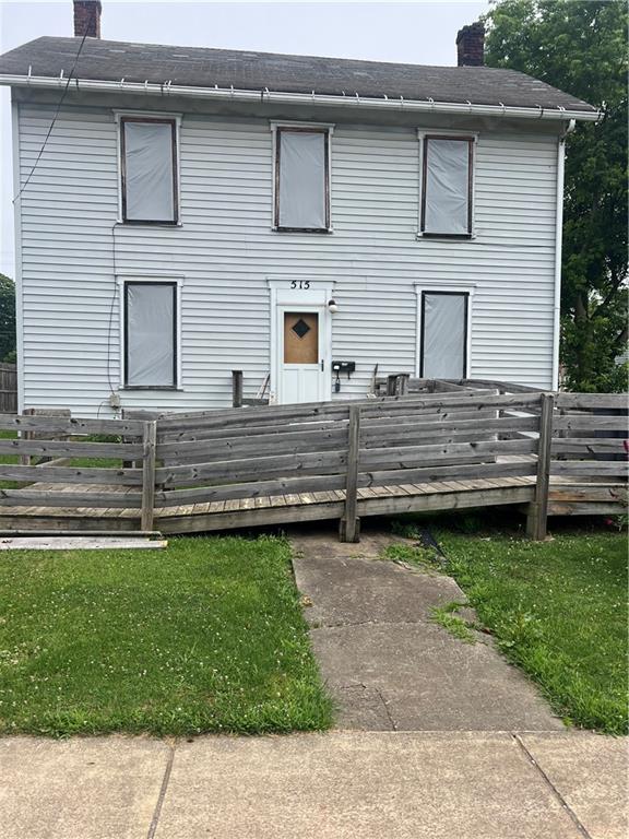 a view of a house with a yard