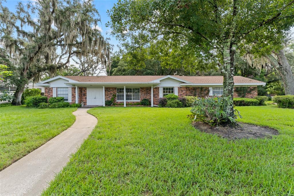 Classic ranch on large lot overlooking golf course