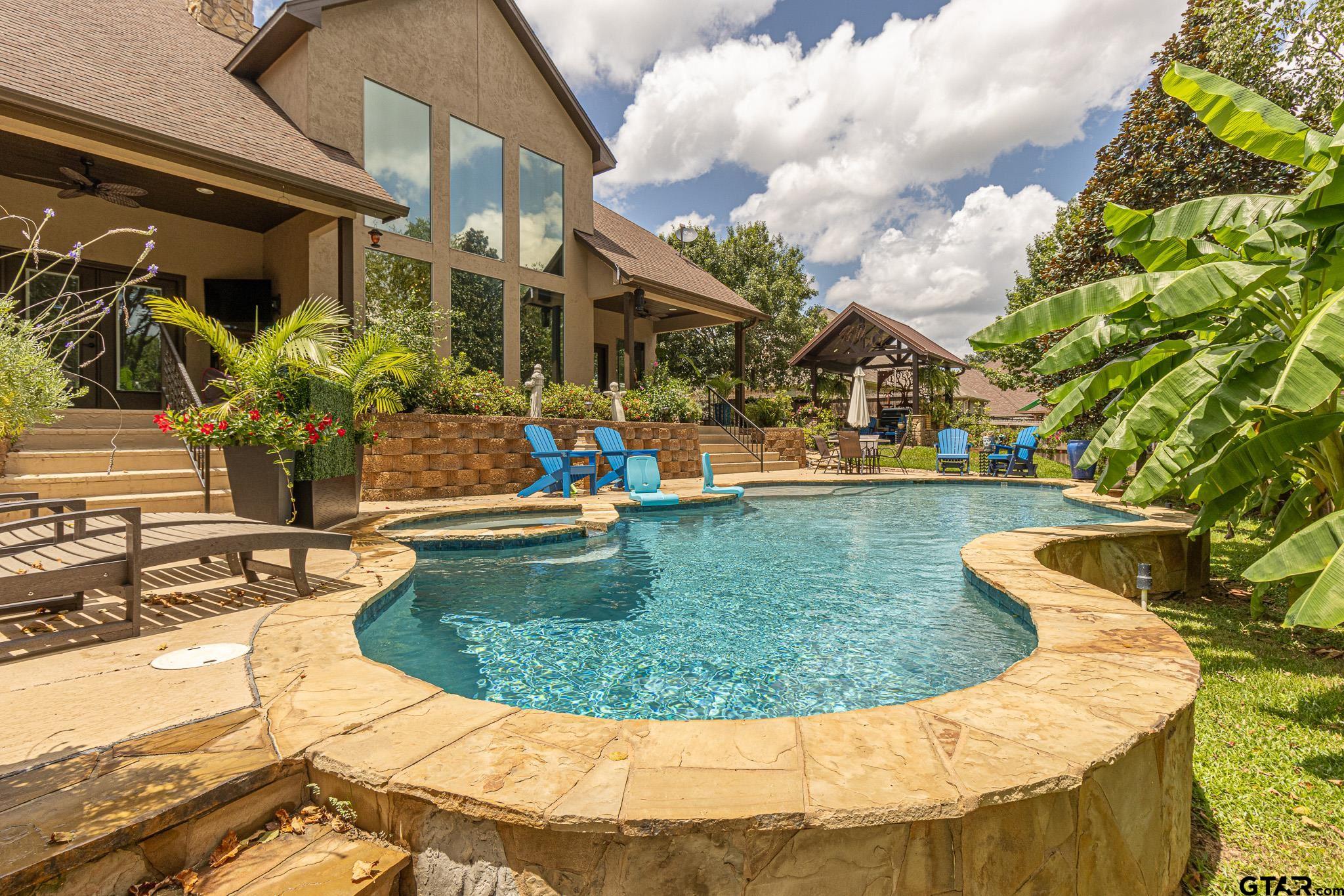 a view of a house with fountain back yard