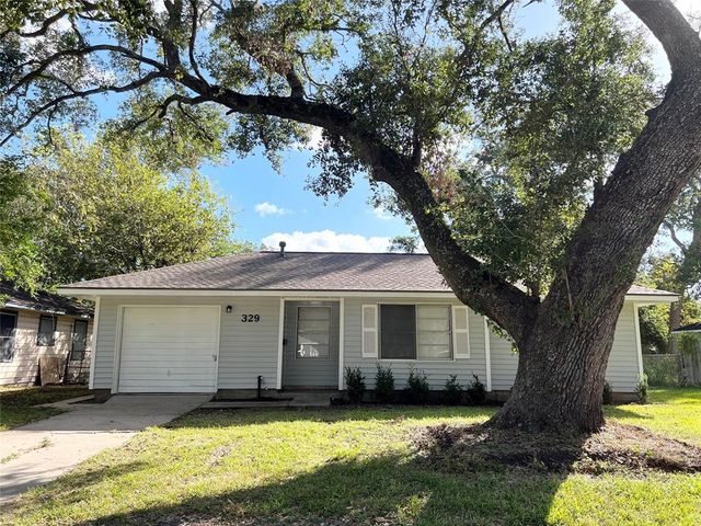 $1,425 | 329 Cypress Street | Lake Jackson