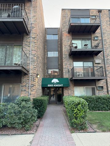 $309,500 | 8905 Knight Avenue, Unit 101 | Maine Township - Cook County