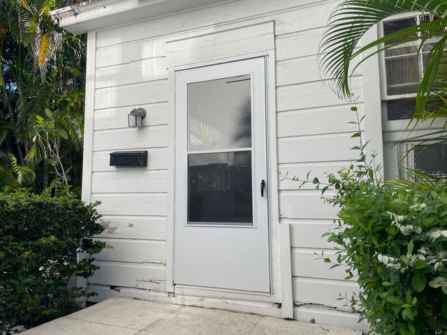 $5,750 | 150 Australian Avenue, Unit COTTAGE | Casa del Lago