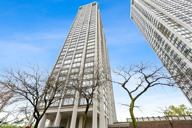 $2,375 | 5455 North Sheridan Road, Unit 1711 | Edgewater Beach