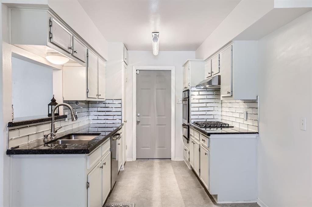 Enjoy your renovated kitchen with tile backsplash and granite countertops.