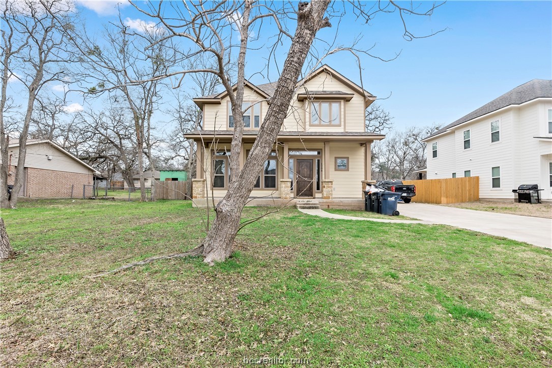 a view of a house with backyard and a tree