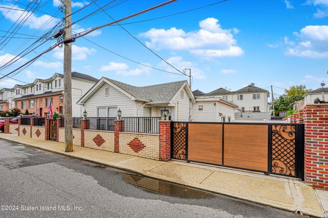 $1,038,000 | 302 Hunter Avenue | Midland Beach