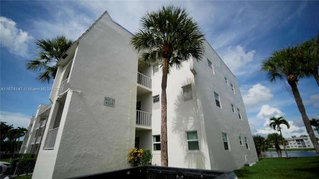 $1,950 | 8220 Sunrise Lakes Boulevard, Unit 312 | Sunrise Lakes