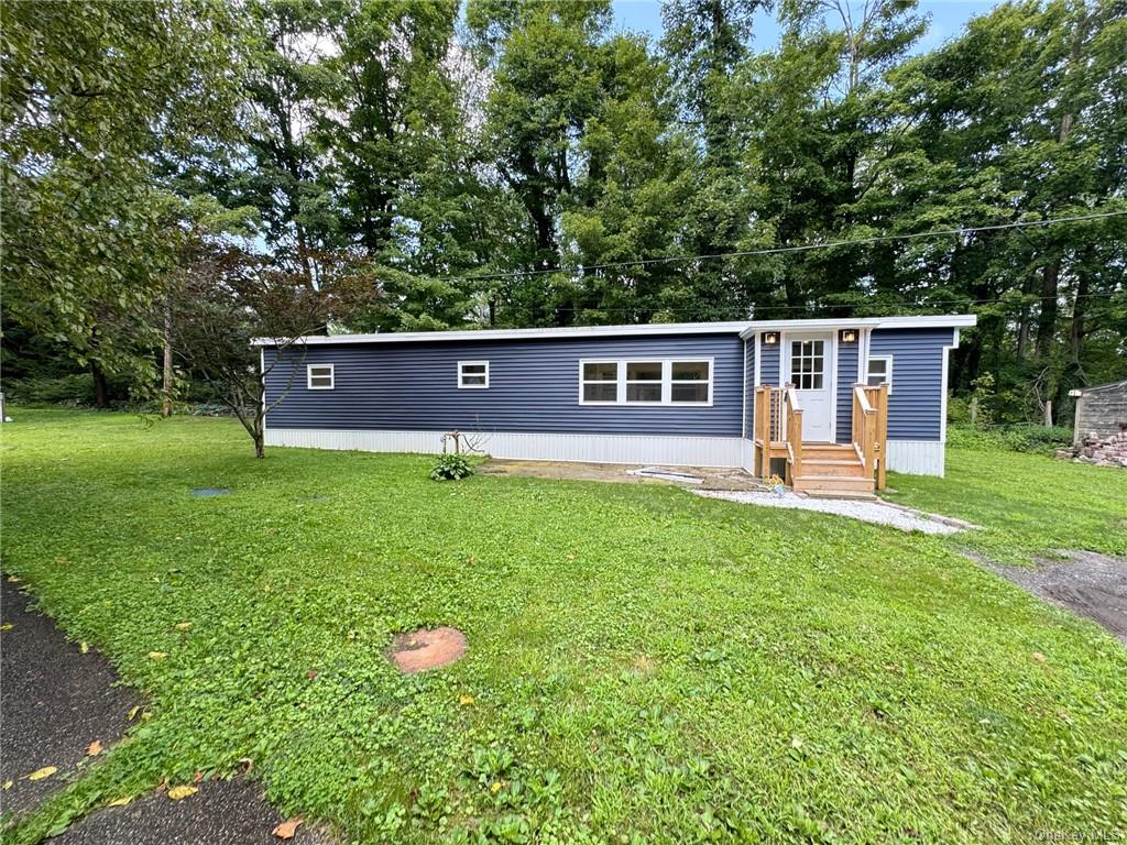 a view of a house with a backyard