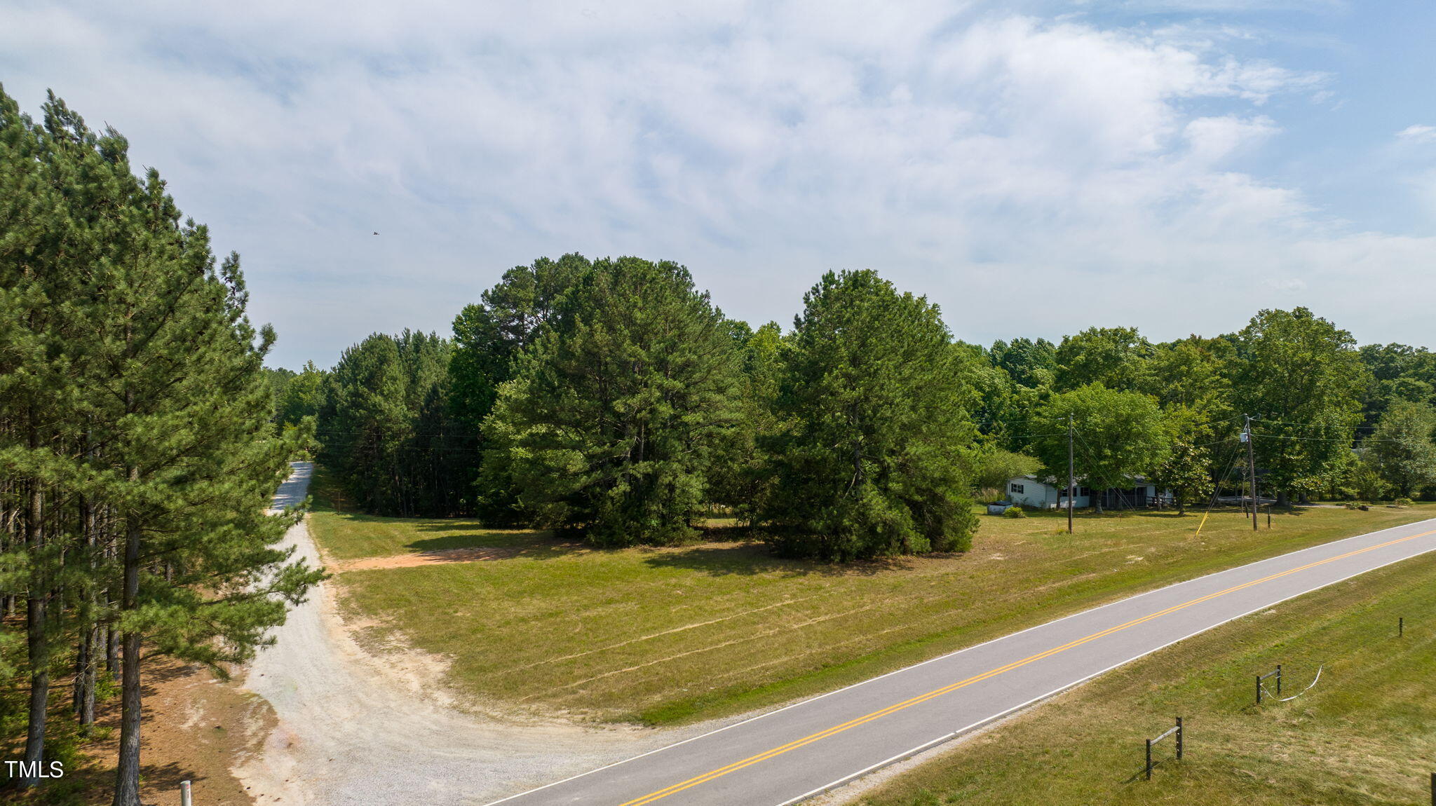 a view of a yard